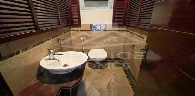 شقة للإيجار فى قسم باب شرقي - الإسكندرية