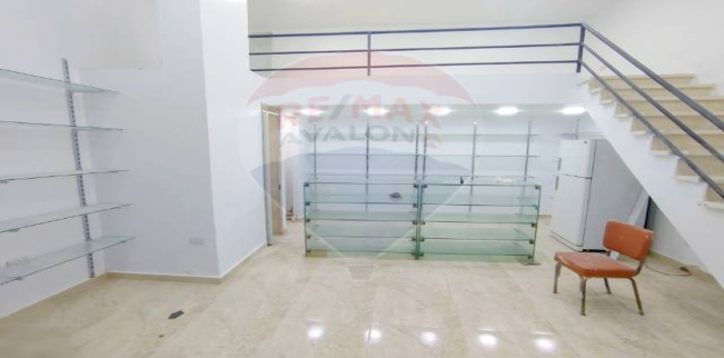 محل تجاري للبيع فى زيزينيا - قسم الرمل - الإسكندرية