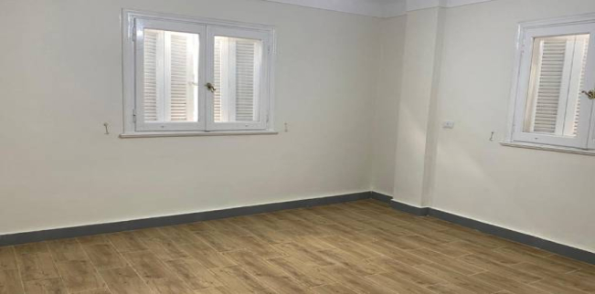 شقة للبيع فى زيزينيا - قسم الرمل - الإسكندرية