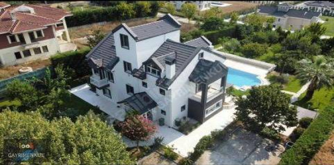 Villa For Sale In Buyukgekmege - Istanbul